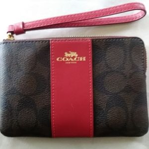 NWOTCOACH CORNER ZIP WRISTLET RED LEATHER/BROWN CC